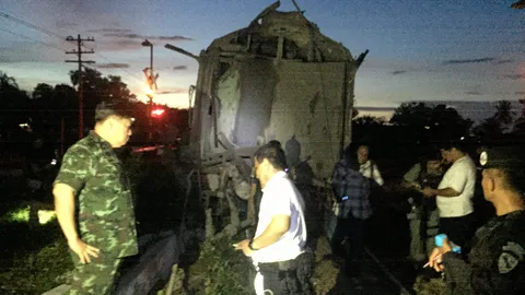 เกิดเหตุระเบิดขบวนรถไฟท้องถิ่น สุไหงโกลก-หาดใหญ่ตาย 1เจ็บ 3  