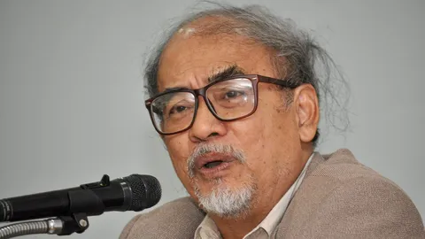 'ธีรยุทธ' หวั่นร่างฯ เป็นรัฐศาสนา เชื่อส่งผลร้ายตามมา ติงปฏิรูปเหลว