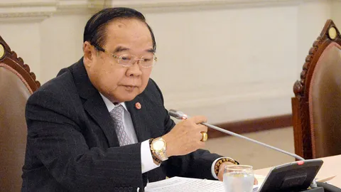 บิ๊กป้อม เผย ครม.สั่งศึกษารถไฟสายสีทอง