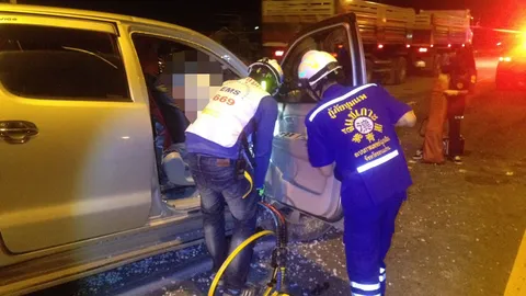 สามหนุ่มท่องราตรี กลับตีสาม ปิกอัพเสยท้ายรถพ่วง ตาย 1 สาหัส 2