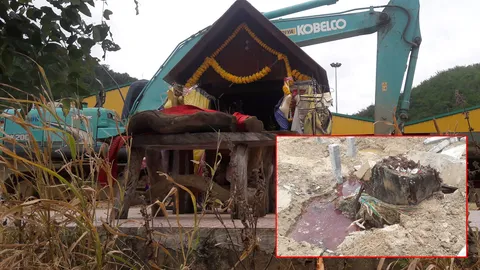 สังเวยตะเคียน! แบ็กโฮสับคอคนงานแทบไร้เลือด แต่แอ่งน้ำข้างตอกลับแดงฉาน