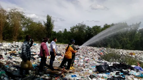 ชุ่ย! ลอบทิ้งขยะเหม็นเน่าในสันป่าตอง ผวจ.เชียงใหม่ เต้น สั่งหาต้นตอ