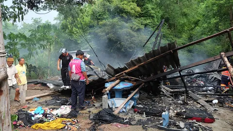 ลูกเทวดา! เมาโมโหไม่มีข้าวกิน จุดไฟเผาบ้านวอด หมาแมวตายเป็นเบือ 