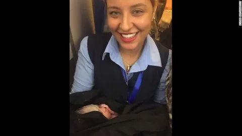 ทารกน้อยเกิดบนเครื่องบิน 'บูรัก แอร์' ได้ของขวัญ บินฟรีตลอดชีวิต