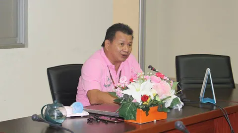 รับศพ ‘รองอ๊อด’ รองนายก อบต.อ่าวนาง ตกหลังคาบ้าน เสียชีวิตที่ รพ.กระบี่