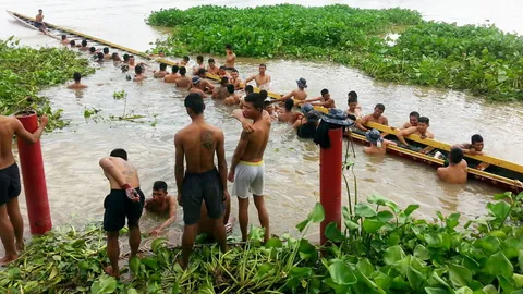 ทหารอากาศโยธินฝึกฝีพายกลางเจ้าพระยา เรือล่มตะกายขึ้นฝั่งรอดทั้ง 55 นาย