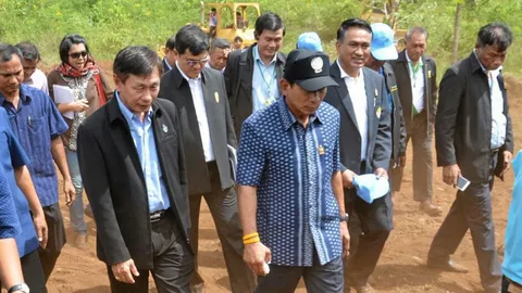 'บิ๊กฉัตร' จัดแปลงที่ดิน ส.ป.ก.ยึดคืน นำร่องให้เกษตรกรทำกิน