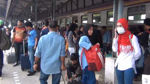 สถานีรถไฟหาดใหญ่คึกคัก! ชาวมุสลิมแห่เดินทางกลับ ฉลองวันฮารีรายอ