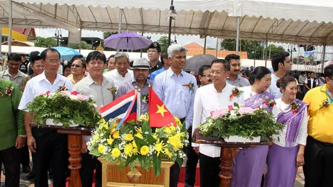 บึงกาฬเปิดงานแข่งเรือ “ไทย-ลาว-เวียดนาม”