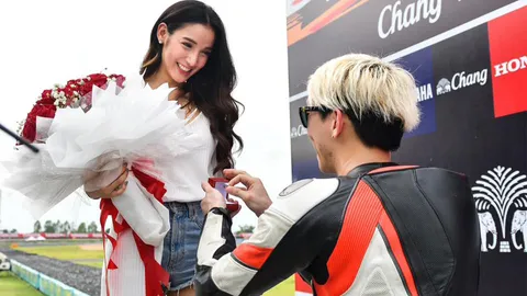 เซอร์ไพรส์หนักมาก!!! เบนซ์ เรซซิ่ง คุกเข่าขอ แพท แต่งงาน หลังแข่งรถเสร็จ