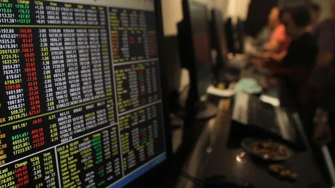 "เฟด" พ่นพิษตลาดหุ้นไทยดิ่ง 33 จุด