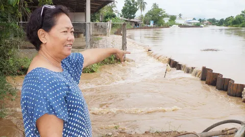 สุโขทัย น้ำยมทะลักท่วม บ้านปากแคว ขณะกำแพงเพชรน้ำล้น เตือนใช้ถนนระวัง