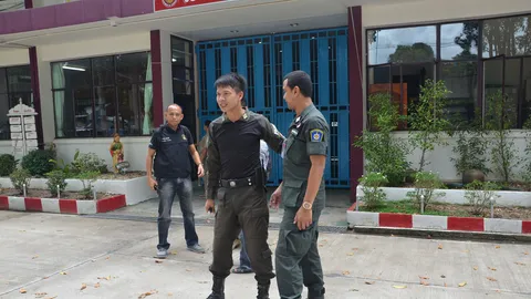 2 นักโทษฉกรรจ์ แหกคุกเมืองคอน! ใช้ผ้าห่มต่อ 3 ผืน ปีนข้ามกำแพงหนีหาย 