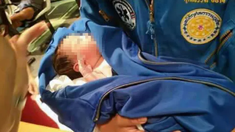 ใจร้าย! พบเด็กทารกนอนยิ้ม ถูกทิ้งในถังขยะ ข้างเทศบาลเมืองป่าตอง