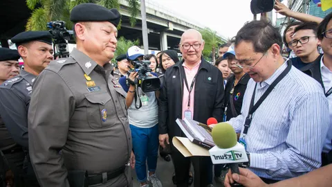 ‘ร.ร.นรต.’ นําทีม ยื่นจม.เปิดผนึก ประท้วง ‘ไทยรัฐ’ ว่า ‘หมิ่นสถาบัน’