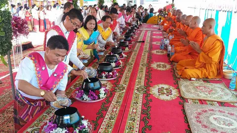 ชาวท่าทรายอนุรักษ์งาน ตักบาตรน้ำผึ้งไทย-รามัญ