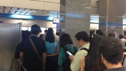 รถไฟฟ้า MRT ขัดข้องสถานีศูนย์วัฒนธรรม มีคนตกค้าง เดินรถตามปกติแล้ว