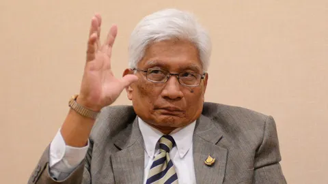 ชาวสวนลำไยรวมตัวขอเงินรัฐ กองทุนหมู่บ้านละ 5 แสนบาท  ตั้งล้งรับซื้อแข่งจีนถ่วงดุลกดราคา