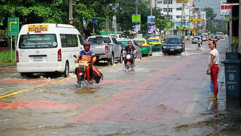 ถนนจมน้ำ