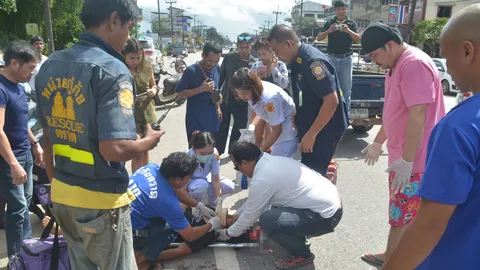 เก๋งเสียหลักชนรถรับจ้าง หญิงกระเด็นตกรถอาการสาหัส ที่ตราด