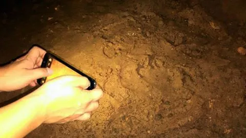 พิสูจน์ รอยเท้าผีกองกอย! คล้ายคน มี 3 นิ้ว เจอในถ้ำที่เลย-วธ.ไม่เชื่อ