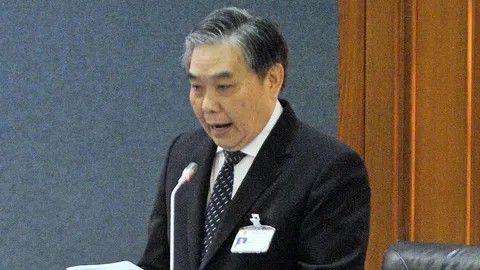 ขุนคลัง ยังกั๊ก ! ลายเซ็นลงนาม ค่าเจ๊งข้าว 'ปู'  อ้างรอดูกระบวนการ