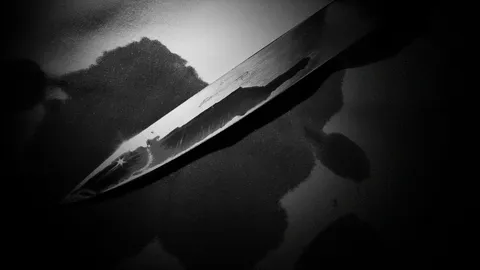 หนุ่มเมืองตรังเมายาบ้า ใช้มีดพร้าฟันตาแท้ๆ นอนป่วยอัมพฤกษ์ดับคาที่