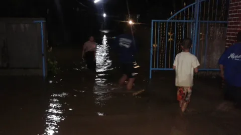 น้ำป่าทะลักท่วม 2 อำเภอที่ จ.ตาก สถานีอนามัยบ้านใหม่สามยอดดอยเสียหาย