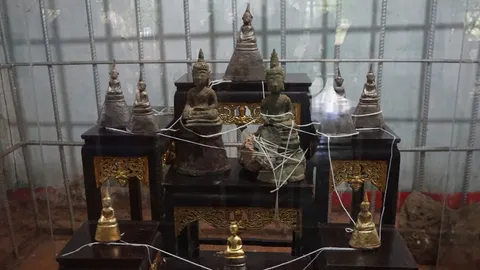7 องค์ พระทองคำกรุโบราณ! สมัยล้านช้างขุดได้ที่นครพนม ไร้ที่ประดิษฐาน  