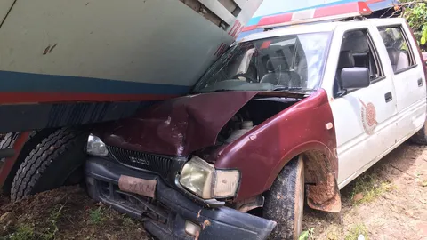 พ่วงเบรกแตก! ชน ตร.อุบลฯ คาจุดตรวจ ลากร่างเข้าใต้ท้องดับ 2 นาย