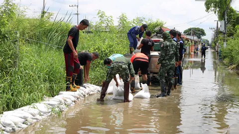 ช่วยชาวบ้าน