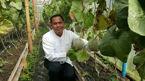 หนุ่มสลัดคราบนักวิชาการกว่า 20 ปี หันจับจอบปลูกพืชผลไม้ปลอดสารพิษ