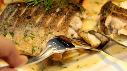 รู้มารยาทบนโต๊ะอาหาร ออกงานไหนไม่อายใคร