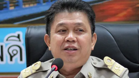 ผวจ.กาฬสินธุ์ สั่งลาเกษียณ ฝากคนใหม่ฟัน ผอ.ร.ร.ผลิตน้ำขาย มีมูลทุจริต
