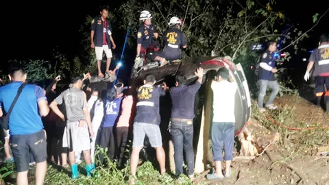 สาวทอมหวิดดับ! ซิ่งเก๋งแหกโค้ง พลิกหลายตลบถูกอัดก๊อบปี้สาหัส