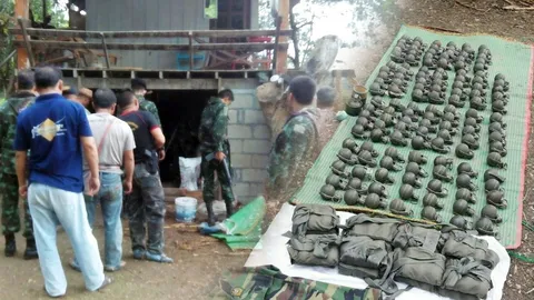 ตะลึง! ค้นคอกวัว จ.ตาก เจอระเบิดมือ 135 ลูก อาวุธสงคราม เพียบ