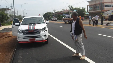 หนุ่มห้างซิ่งกระบะไปทำงาน พุ่งชนชายชราปั่นจักรยานดับ อ้างไม่เห็น