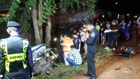 คนขับพ่วงมอบตัว ตร. หักหลบไม่ทัน ชนเก๋งแซงข้ามเลน ดับ 4 ศพ