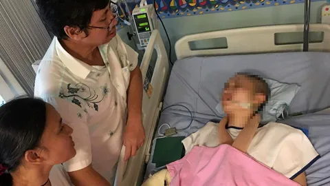 ขอให้มีปาฏิหาริย์! นร.หญิงไทยโดนรถชนที่สิงคโปร์ อาการดีขึ้น พ้นโคม่า 