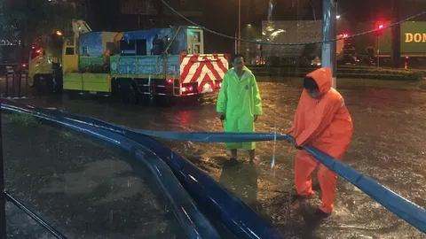 น้ำรอการระบายหลายจุดในกรุงแห้งแล้ว-ฝนถล่ม เขตวัฒนาสูงสุด 52 มม.