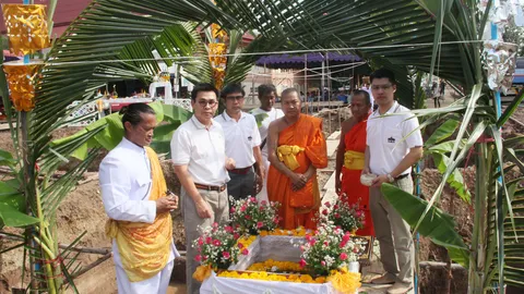 วางศิลาฤกษ์สร้างมณฑปประดิษฐานสรีระ 'หลวงปู่ทองดำ' ลูกศิษย์แห่ร่วม