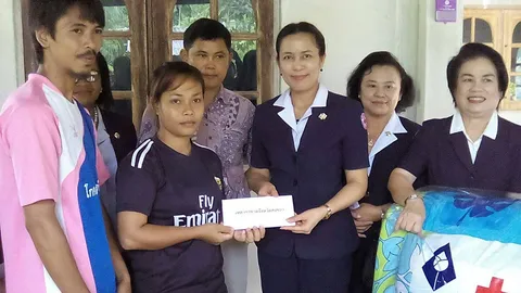 ซึ้งน้ำตาไหล! นอภ.สะเดา นำทีม ช่วยแม่ม่ายลูก3 บ้านถูกไฟไหม้ จนหมดตัว