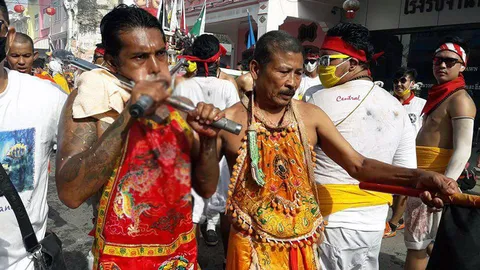 ศาลเจ้าต้นประเพณี 'เจี๊ยะฉ่าย' แห่ 'อิ้วเก้ง' รอบเมืองภูเก็ต 