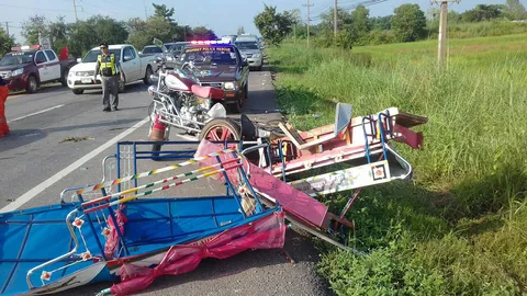 คุณลุงขี่สามล้อ เลี้ยวข้ามเลน กระบะเบรกไม่อยู่พุ่งชนสาหัส ดับที่ รพ.