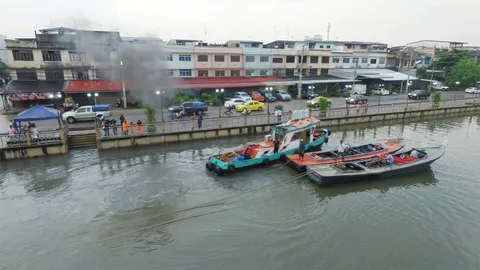 คลองรังสิตน้ำเอ่อ นายก อบจ.ปทุมฯ สั่งนำเรือ 3 ลำ ผลักดันน้ำเข้าโรงสูบ