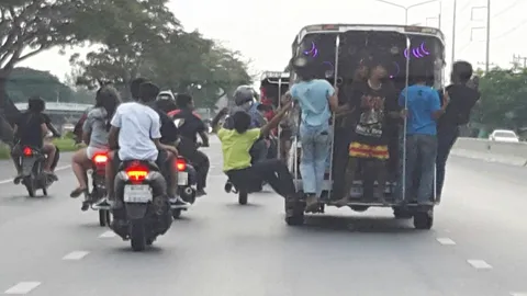 ขนส่งฯเอาจริง! ลุยจับสองแถวเธค เด็กสแกนเต้นไม่กลัวตาย