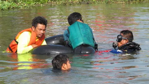 ด.ญ. 5 คน นัดเซลฟี่โพสต์เฟซบุ๊กข้างฝายน้ำล้น พลัดตกเสียชีวิต 1 ราย   