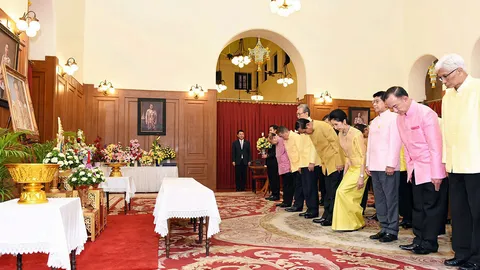 พสกนิกรร่วมใจ สวดถวายพระพร