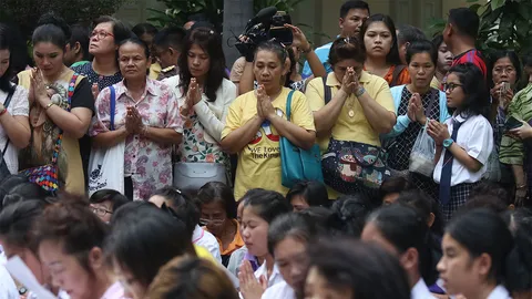 สื่อไทย-เทศเฝ้าติดตามรายงานพระอาการประชวรในหลวง