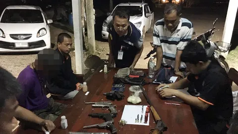 ค้นบ้านเอเย่นต์ค้ายาบ้าที่สระแก้ว พบห้องลับเป็นโรงผลิตปืนเถื่อน